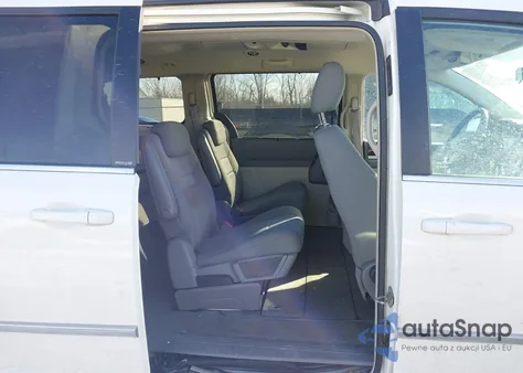 2010 Chrysler Town & Country Touring z USA, uszkodzony, nr VIN 2A4RR5D12AR105203